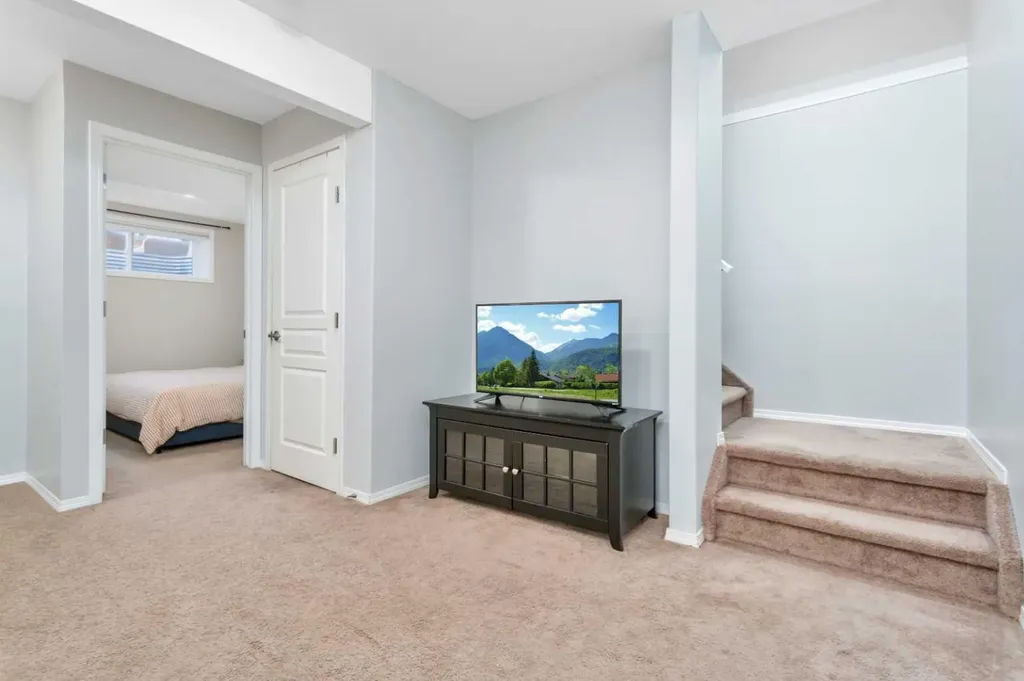 28 Rafferty Court Sylvan Lake AB T4S 0C1