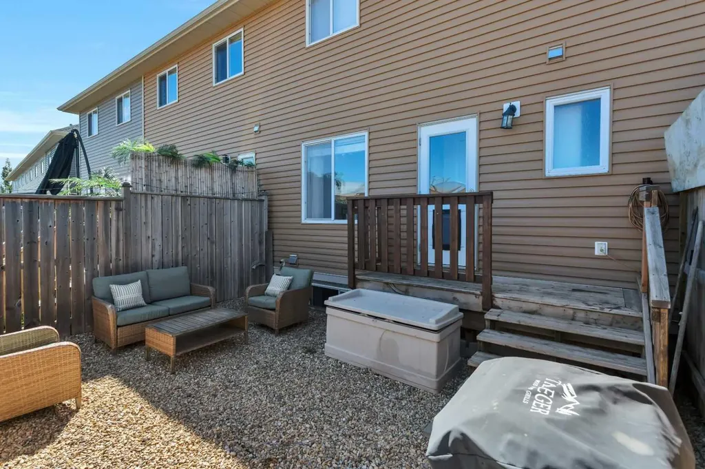 28 Rafferty Court Sylvan Lake AB T4S 0C1