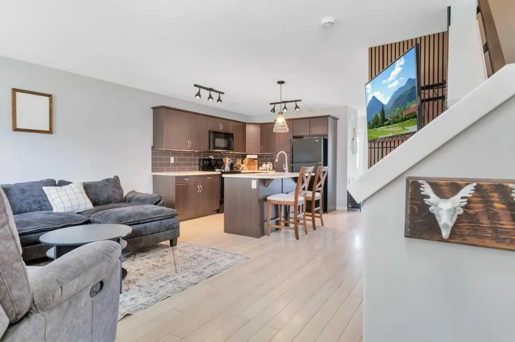 28 Rafferty Court Sylvan Lake AB T4S 0C1