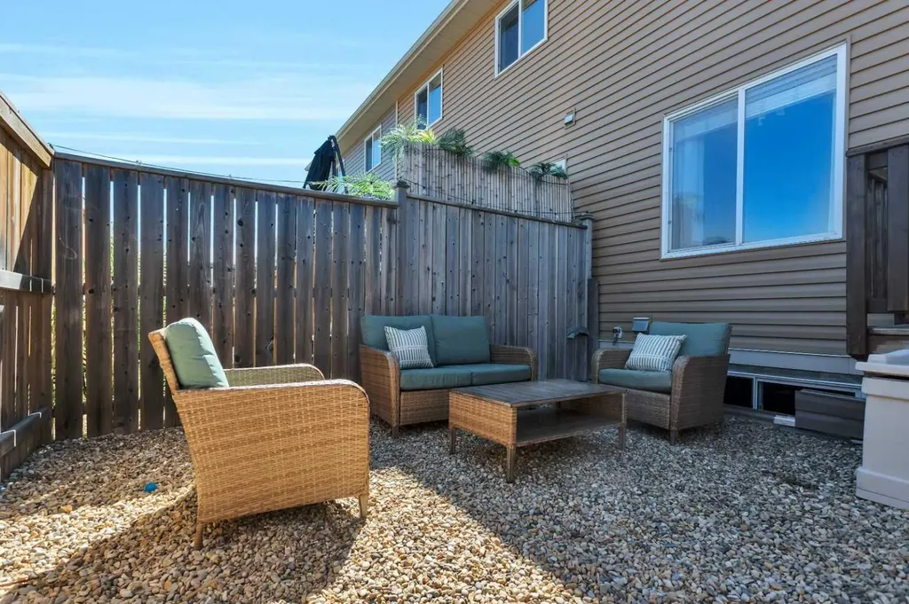 28 Rafferty Court Sylvan Lake AB T4S 0C1