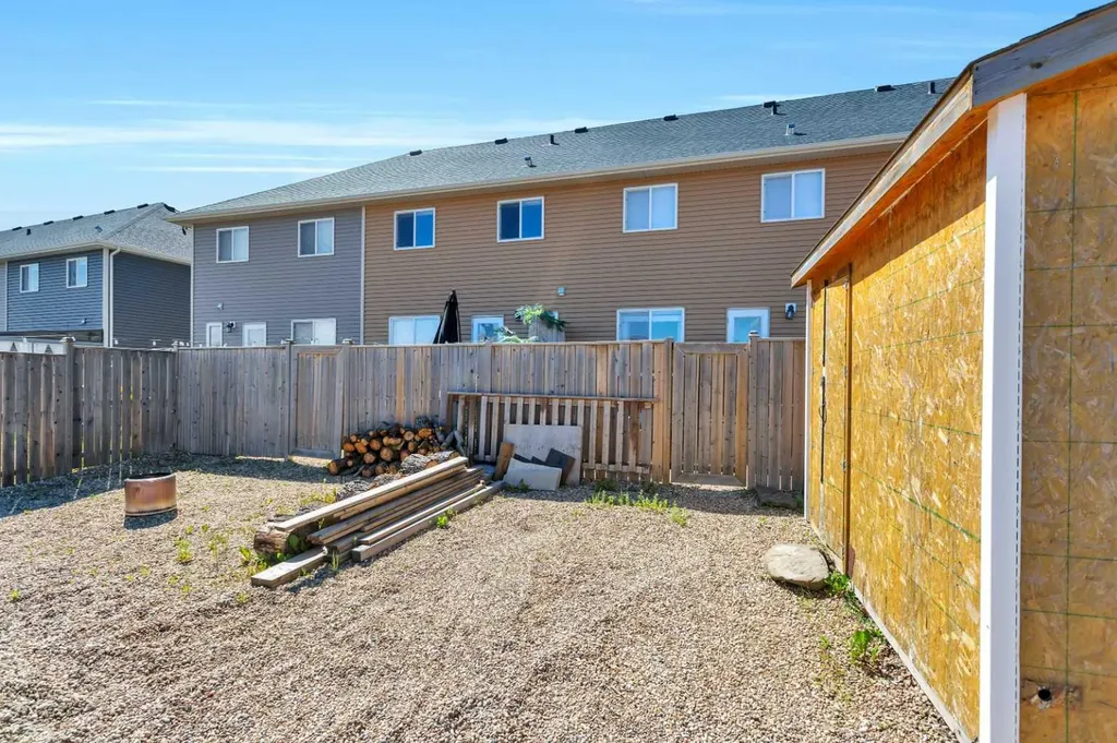 28 Rafferty Court Sylvan Lake AB T4S 0C1