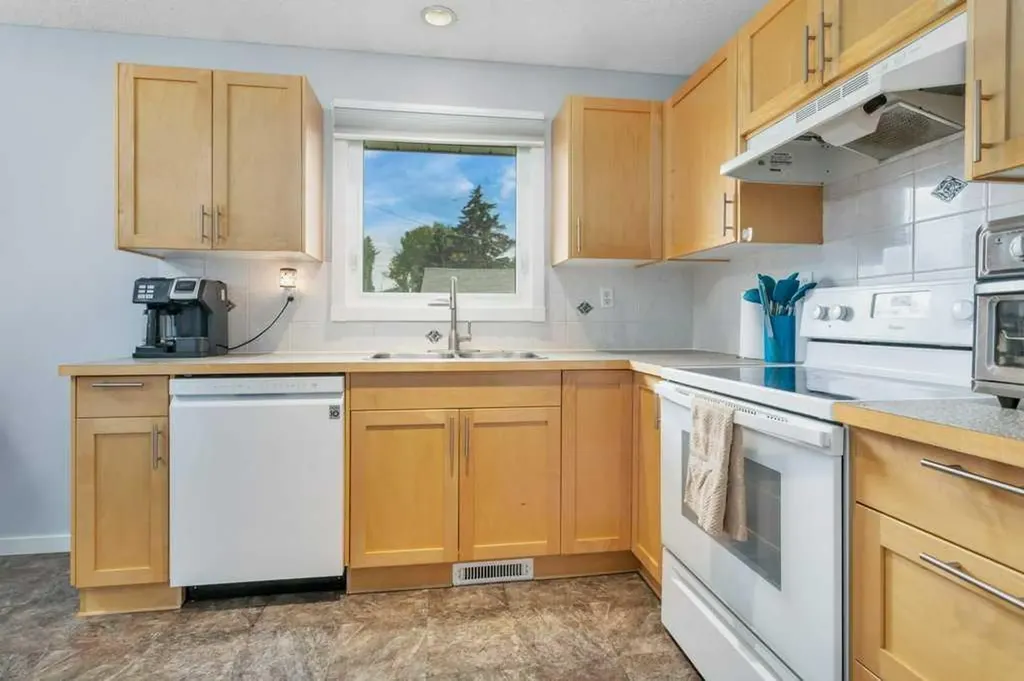 4805 Womacks Road Blackfalds AB T0M 0J0