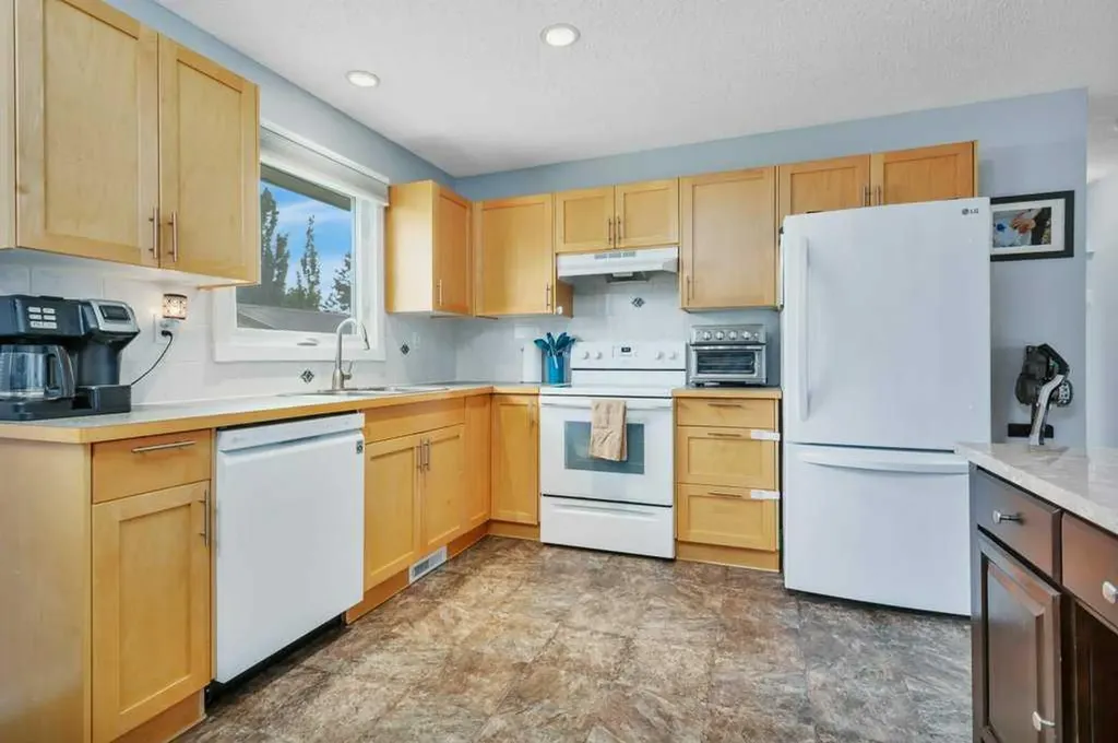 4805 Womacks Road Blackfalds AB T0M 0J0