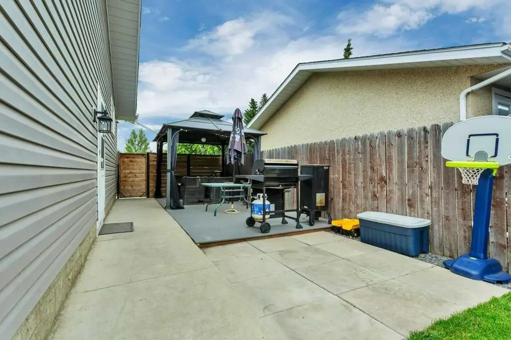 4805 Womacks Road Blackfalds AB T0M 0J0