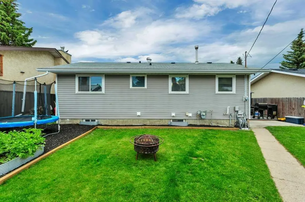 4805 Womacks Road Blackfalds AB T0M 0J0