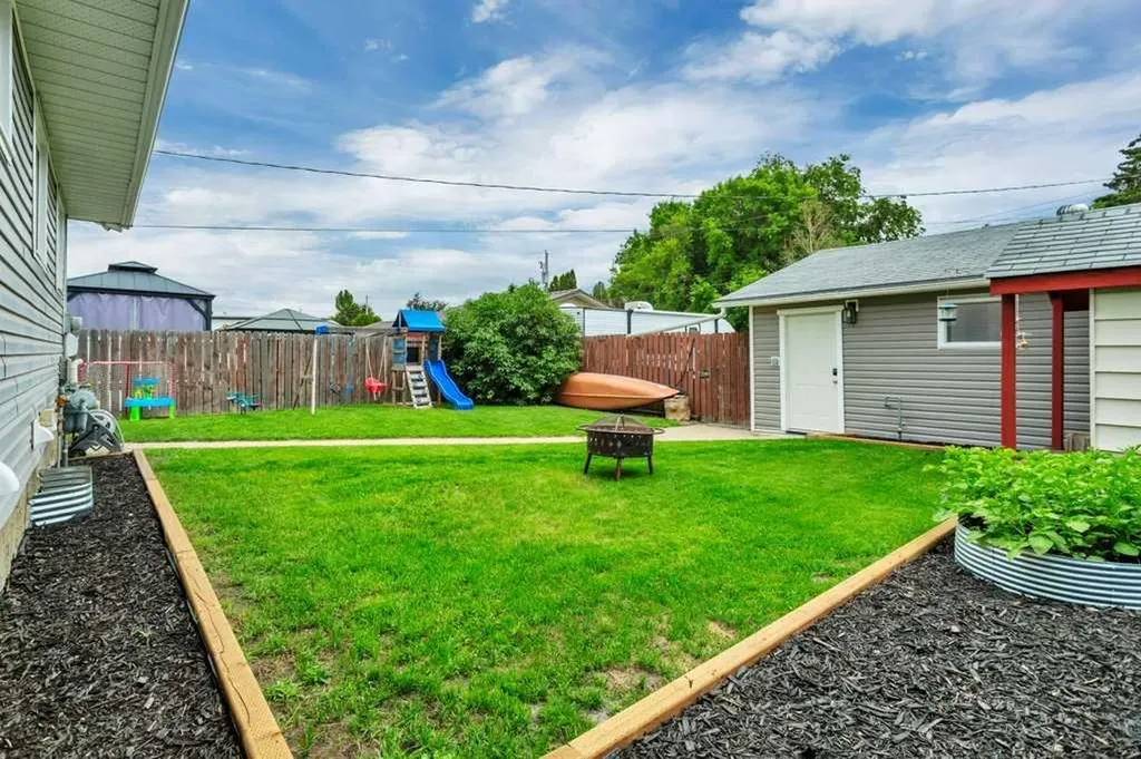 4805 Womacks Road Blackfalds AB T0M 0J0