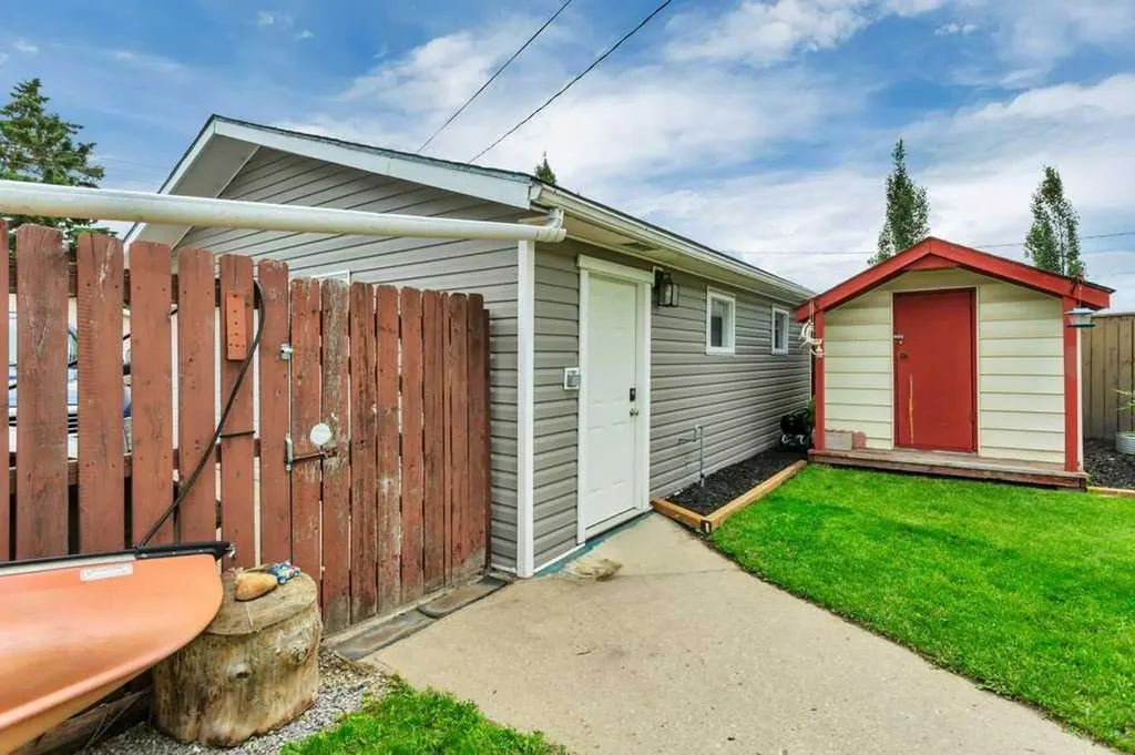 4805 Womacks Road Blackfalds AB T0M 0J0