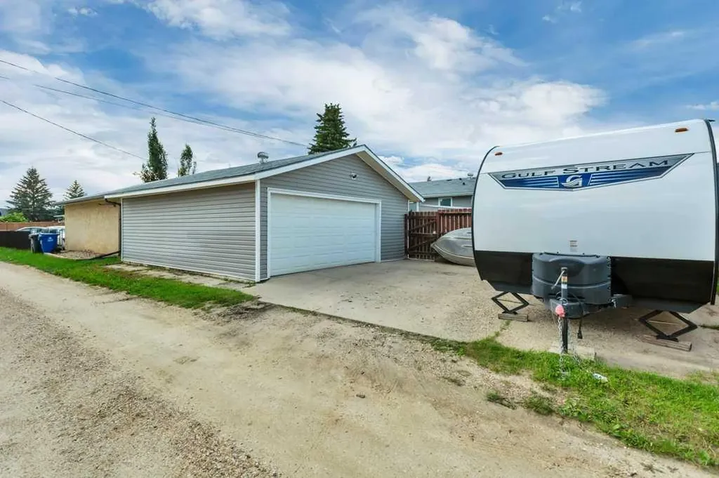 4805 Womacks Road Blackfalds AB T0M 0J0