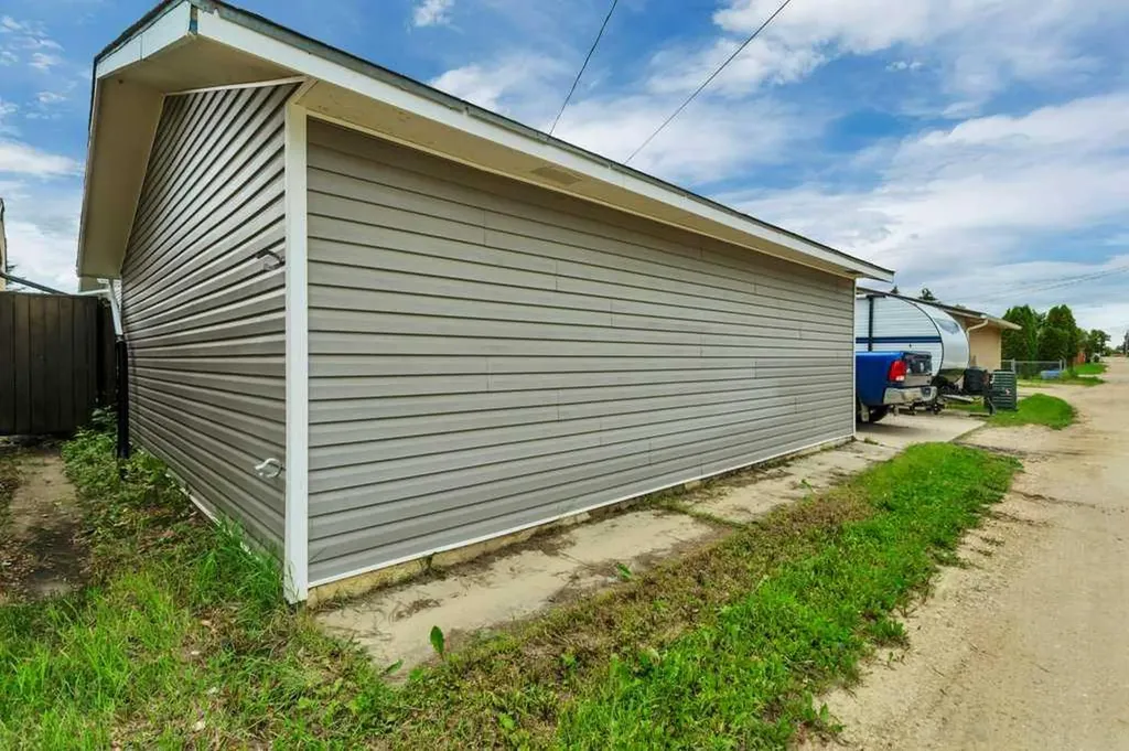 4805 Womacks Road Blackfalds AB T0M 0J0