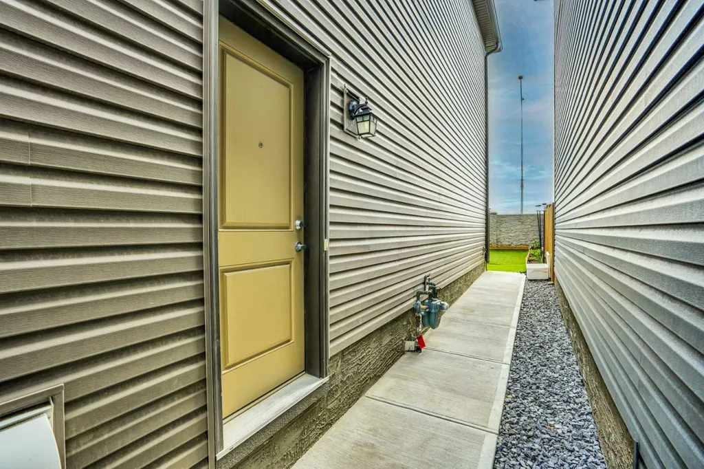 106 Amblehurst Way NW Calgary AB T3P 2A1