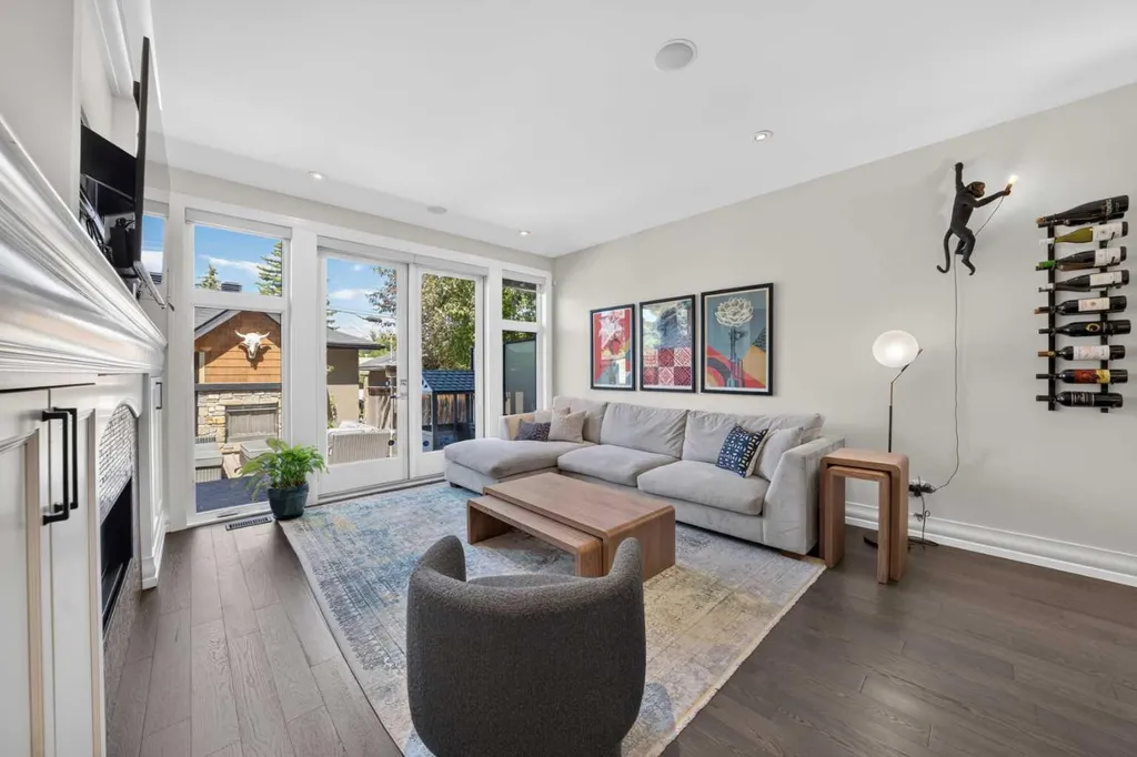 1732 49 Avenue SW Calgary AB T2T 2T9
