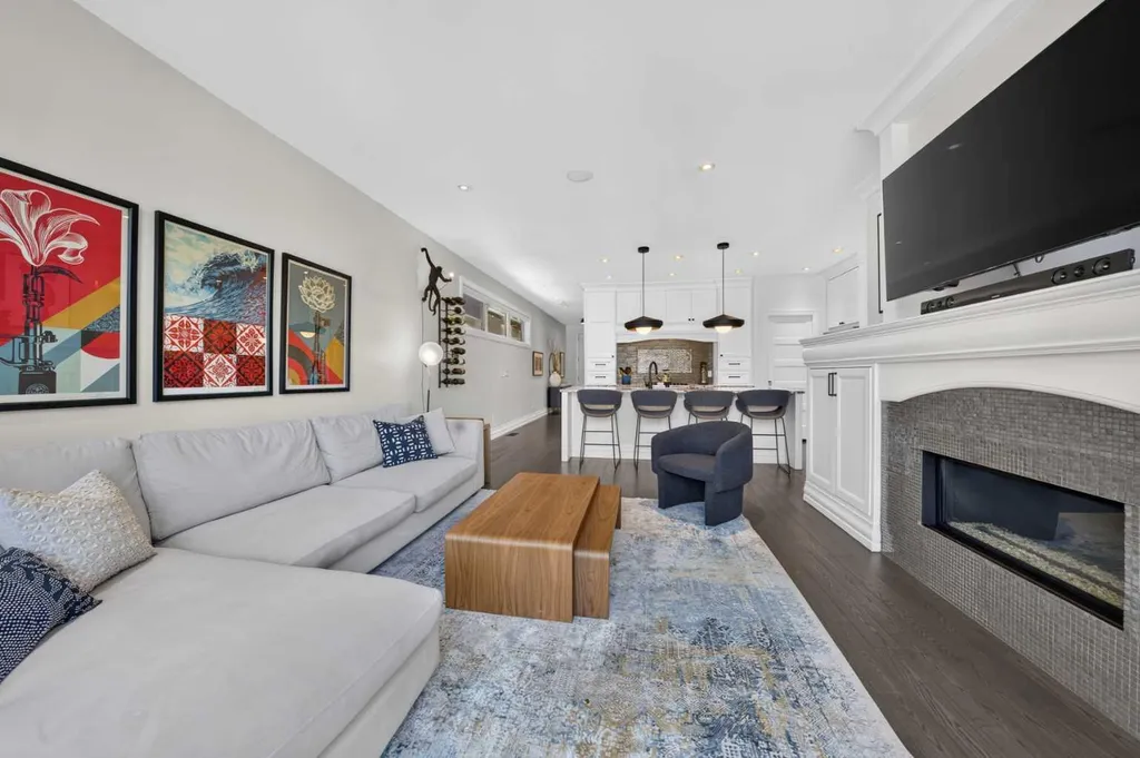 1732 49 Avenue SW Calgary AB T2T 2T9