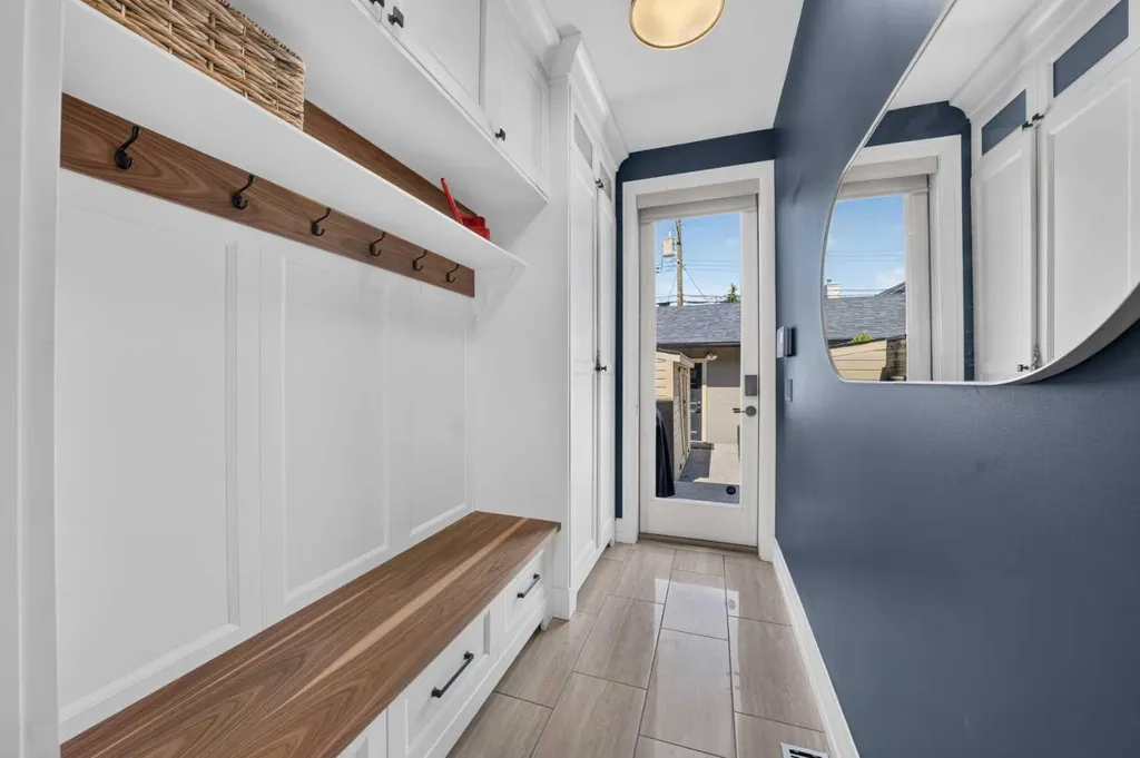 1732 49 Avenue SW Calgary AB T2T 2T9