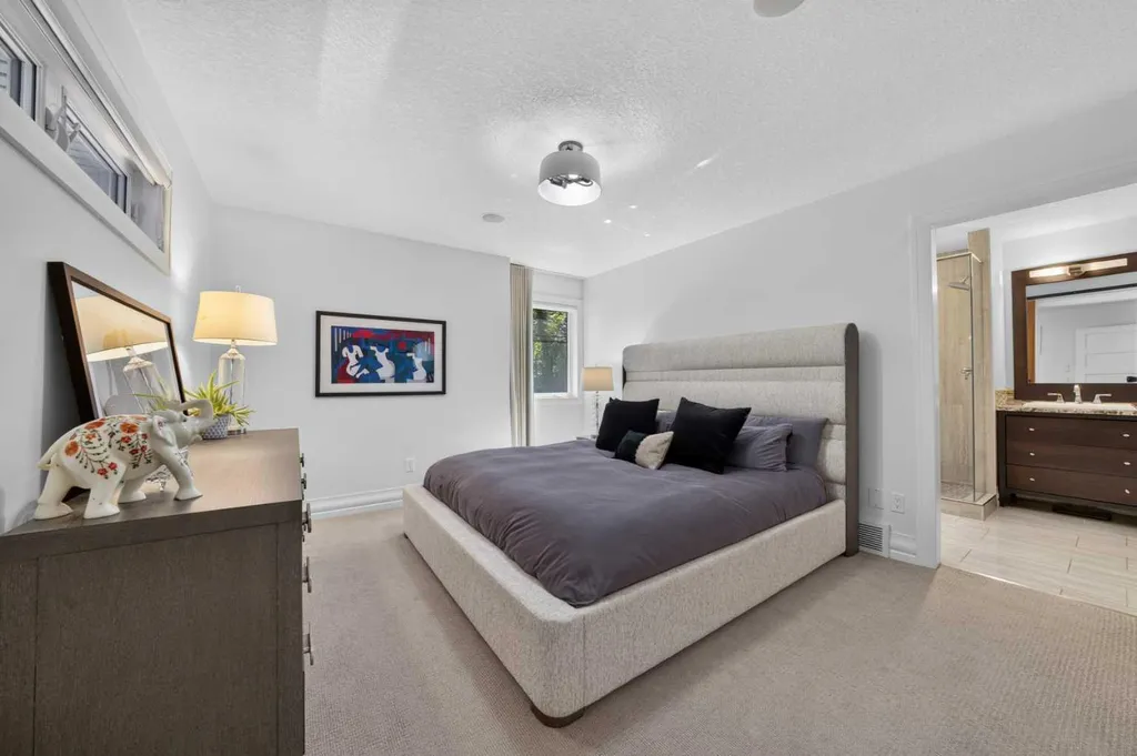 1732 49 Avenue SW Calgary AB T2T 2T9