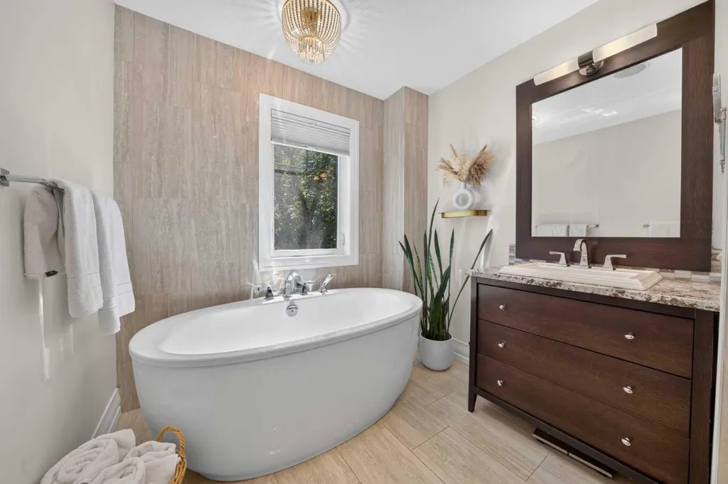 1732 49 Avenue SW Calgary AB T2T 2T9