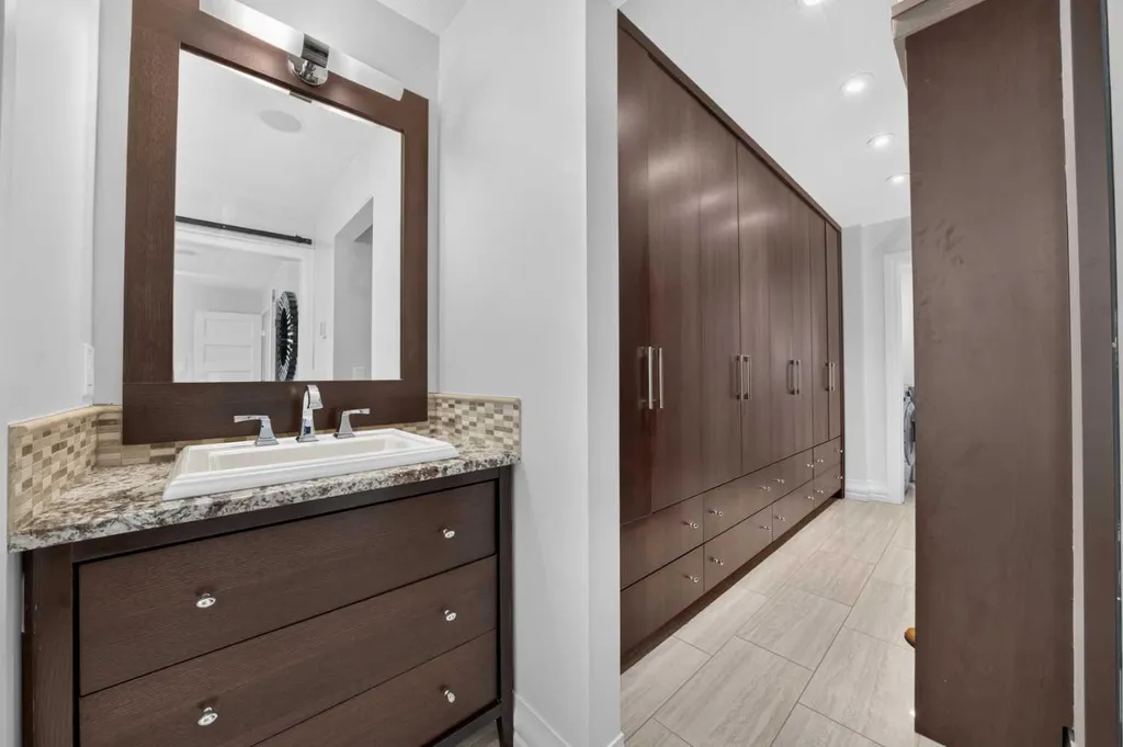 1732 49 Avenue SW Calgary AB T2T 2T9