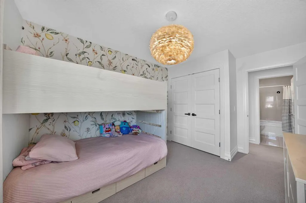 1732 49 Avenue SW Calgary AB T2T 2T9