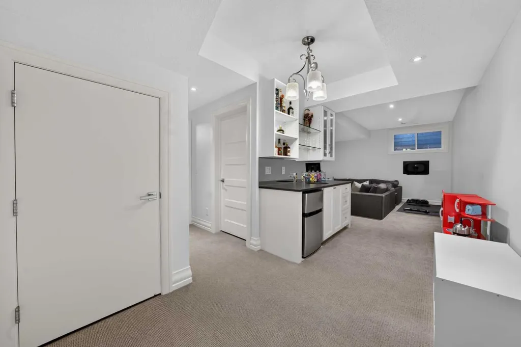 1732 49 Avenue SW Calgary AB T2T 2T9