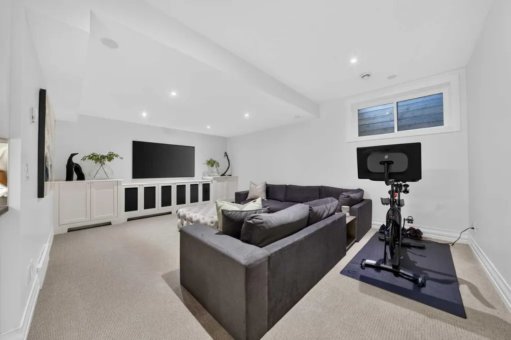 1732 49 Avenue SW Calgary AB T2T 2T9