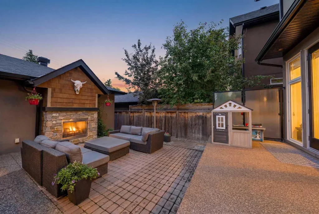 1732 49 Avenue SW Calgary AB T2T 2T9
