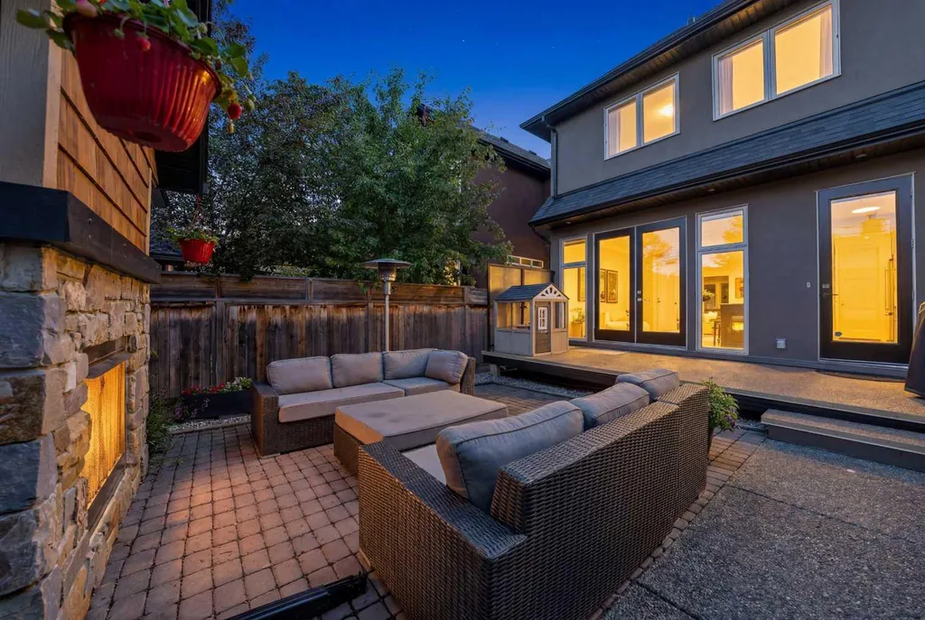 1732 49 Avenue SW Calgary AB T2T 2T9