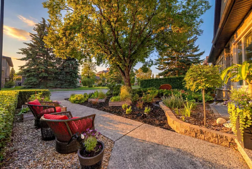 1732 49 Avenue SW Calgary AB T2T 2T9