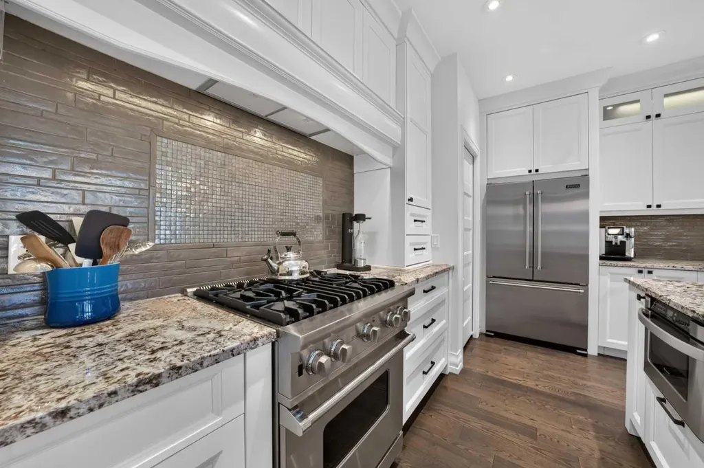 1732 49 Avenue SW Calgary AB T2T 2T9