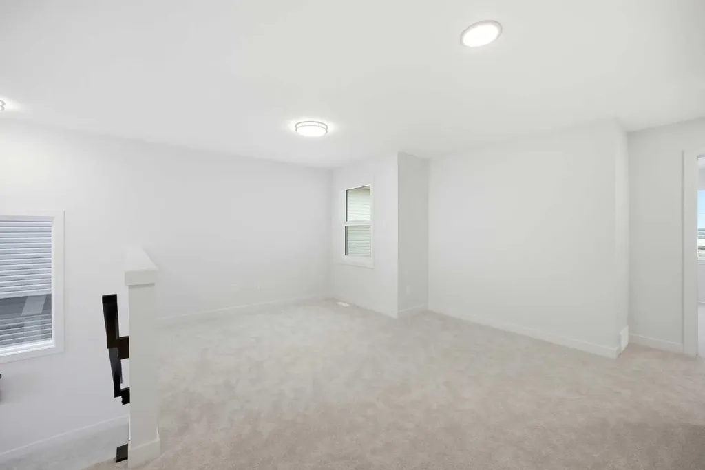 50 Waterford Mews Chestermere AB T1X 3B6