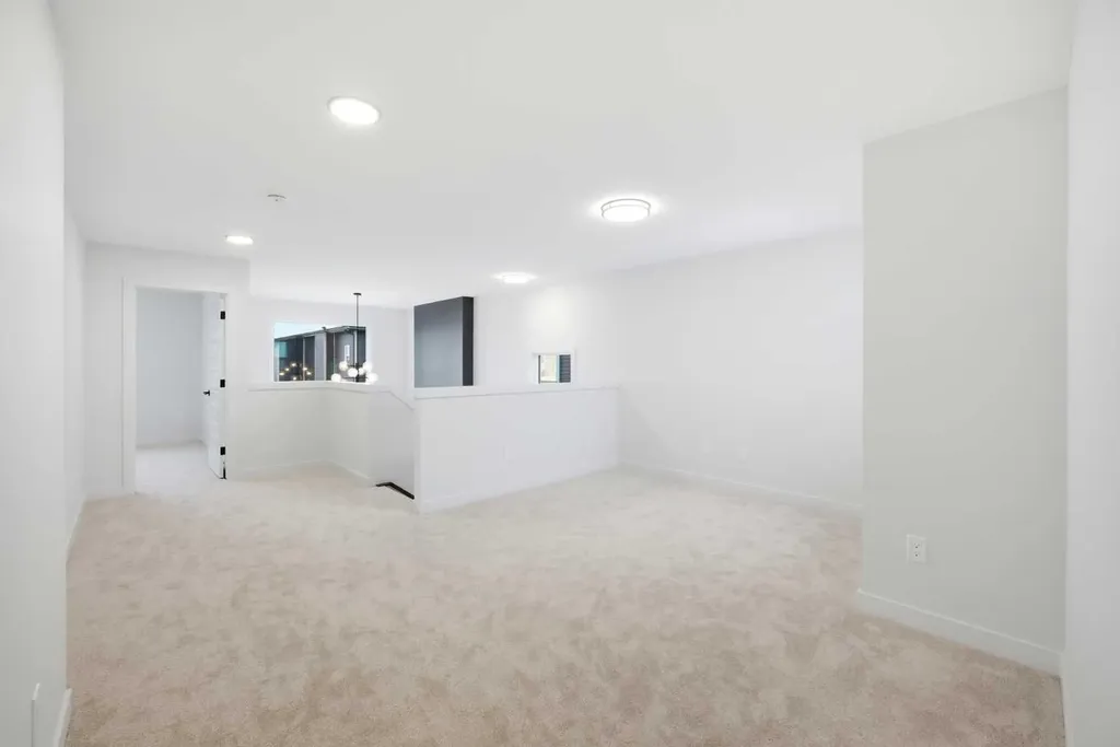 50 Waterford Mews Chestermere AB T1X 3B6