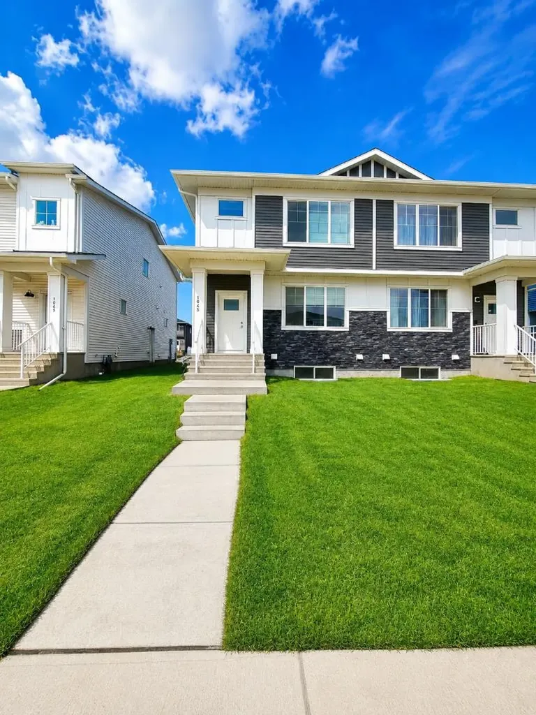 1045 West Lakeview Drive Chestermere AB T1X2T2