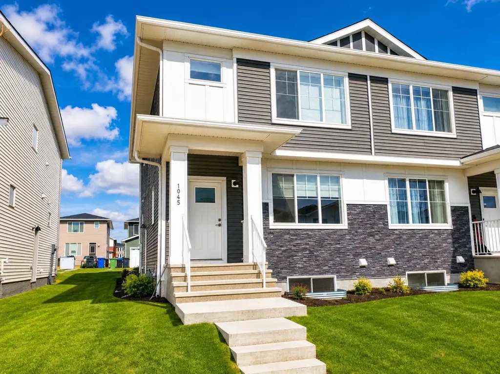 1045 West Lakeview Drive Chestermere AB T1X2T2