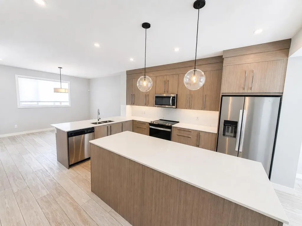 1045 West Lakeview Drive Chestermere AB T1X2T2