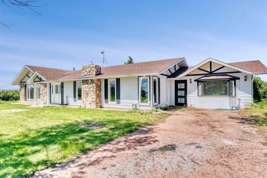 27028 Township Road 300 Rural Mountain View County AB T0M 0A0