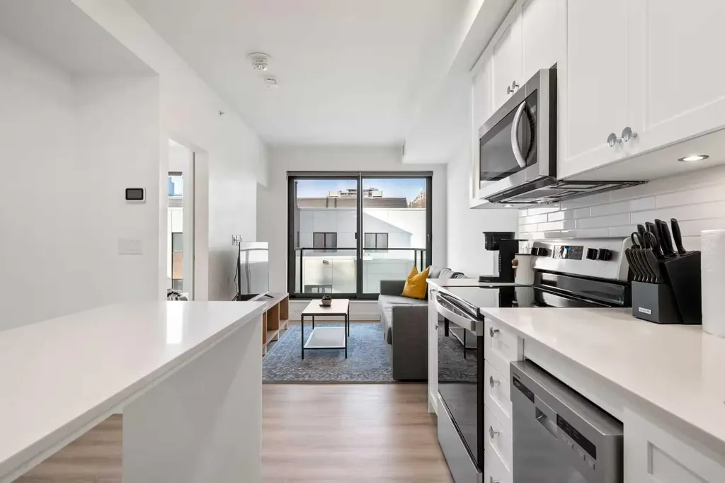 123 4 Street NE Calgary AB T2E 8K3