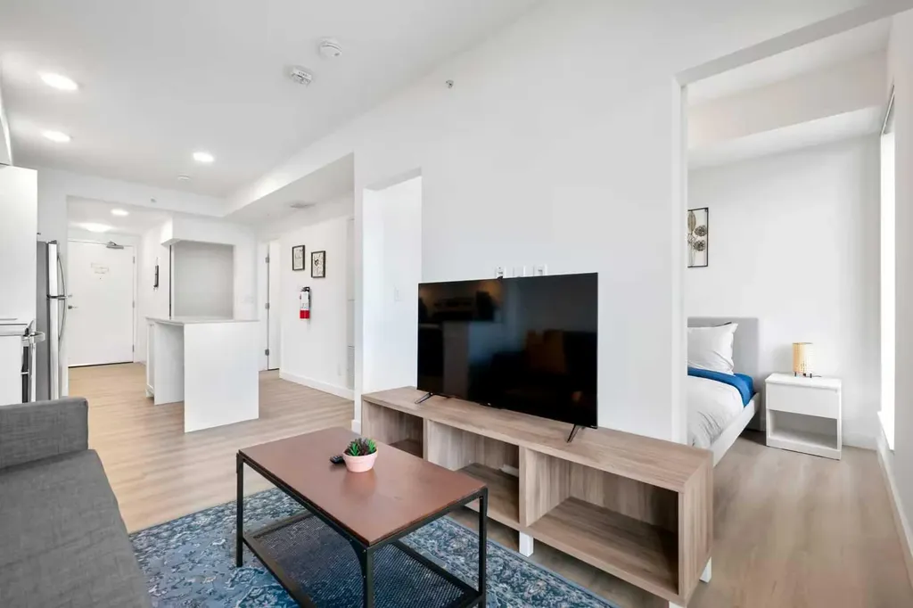 123 4 Street NE Calgary AB T2E 8K3