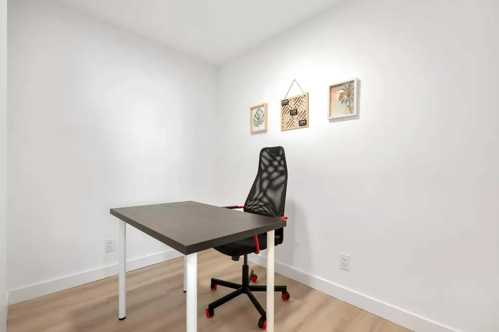 123 4 Street NE Calgary AB T2E 8K3