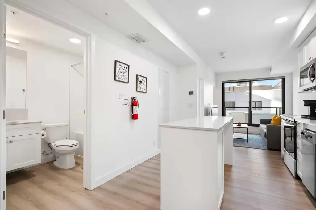 123 4 Street NE Calgary AB T2E 8K3