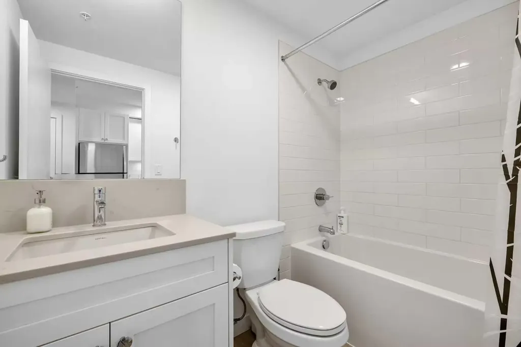 123 4 Street NE Calgary AB T2E 8K3