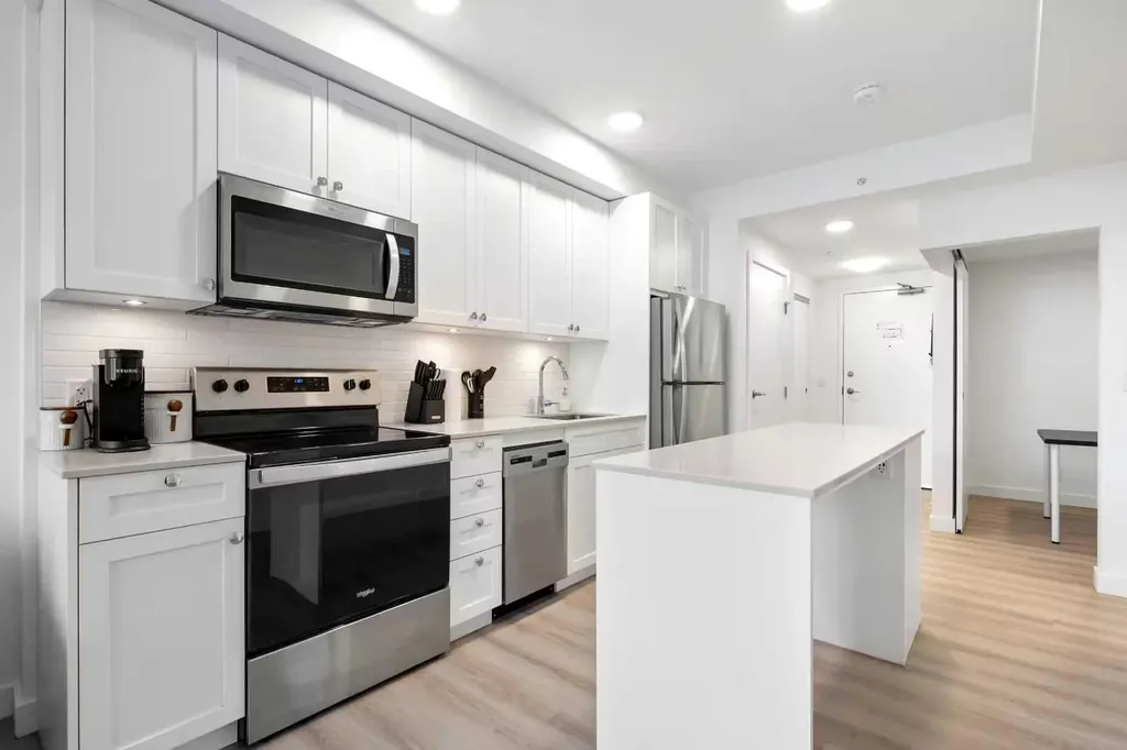 123 4 Street NE Calgary AB T2E 8K3