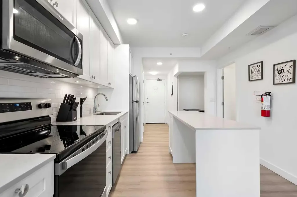 123 4 Street NE Calgary AB T2E 8K3