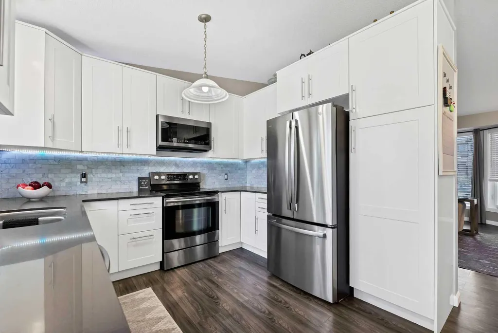 884 Ross Glen Drive SE Medicine Hat AB T1B 3W7