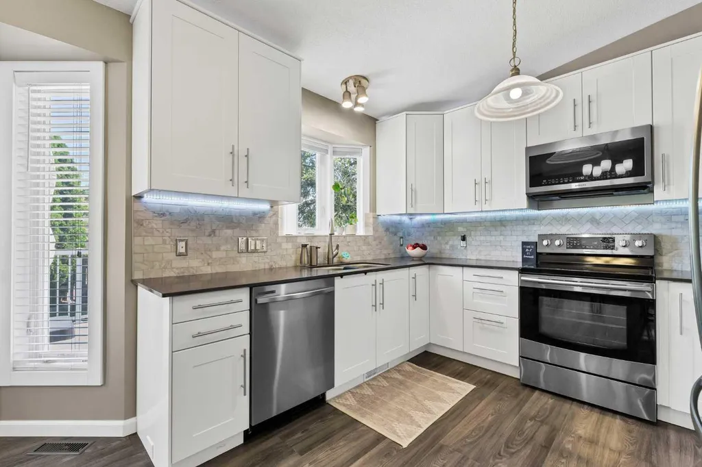 884 Ross Glen Drive SE Medicine Hat AB T1B 3W7