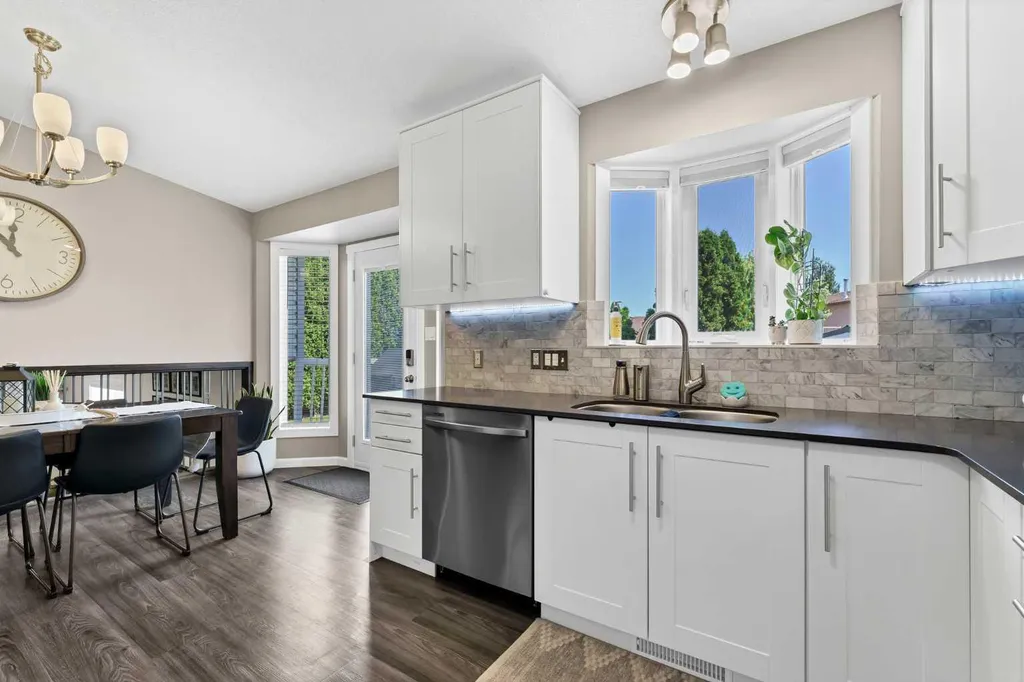 884 Ross Glen Drive SE Medicine Hat AB T1B 3W7