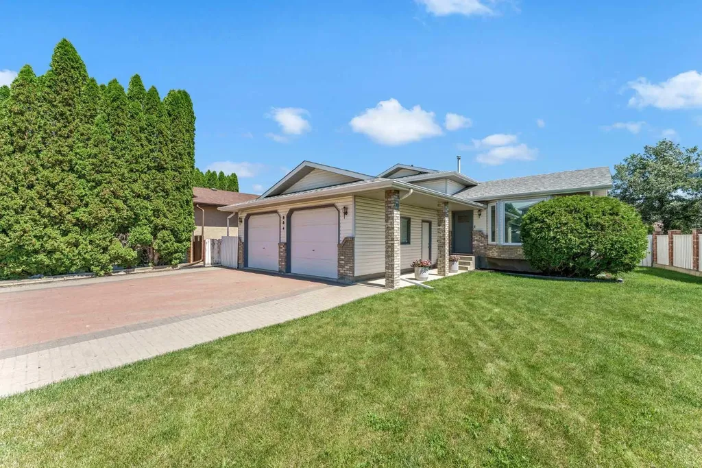 884 Ross Glen Drive SE Medicine Hat AB T1B 3W7