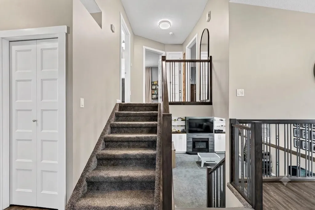 884 Ross Glen Drive SE Medicine Hat AB T1B 3W7