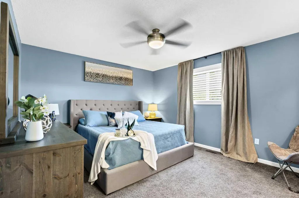 884 Ross Glen Drive SE Medicine Hat AB T1B 3W7