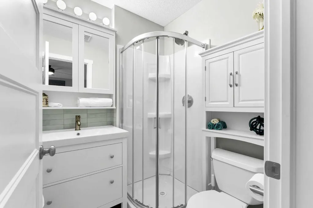 884 Ross Glen Drive SE Medicine Hat AB T1B 3W7
