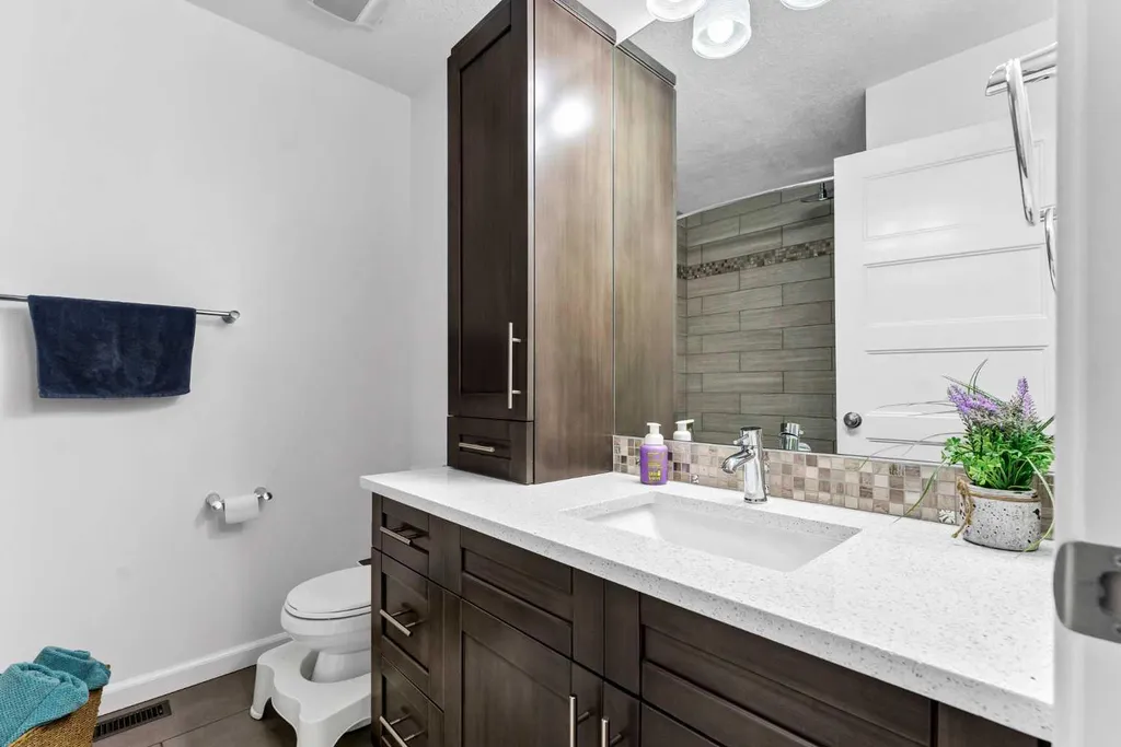 884 Ross Glen Drive SE Medicine Hat AB T1B 3W7