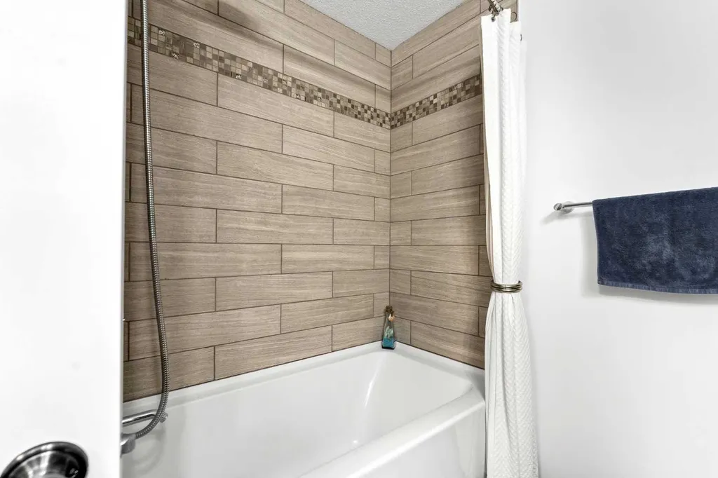 884 Ross Glen Drive SE Medicine Hat AB T1B 3W7