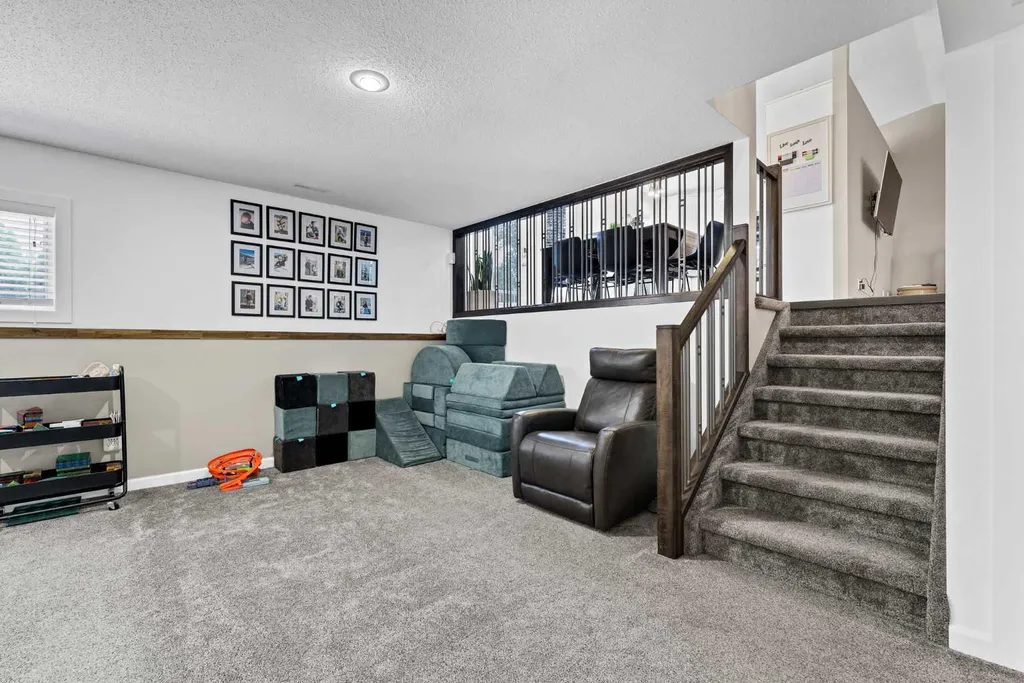 884 Ross Glen Drive SE Medicine Hat AB T1B 3W7